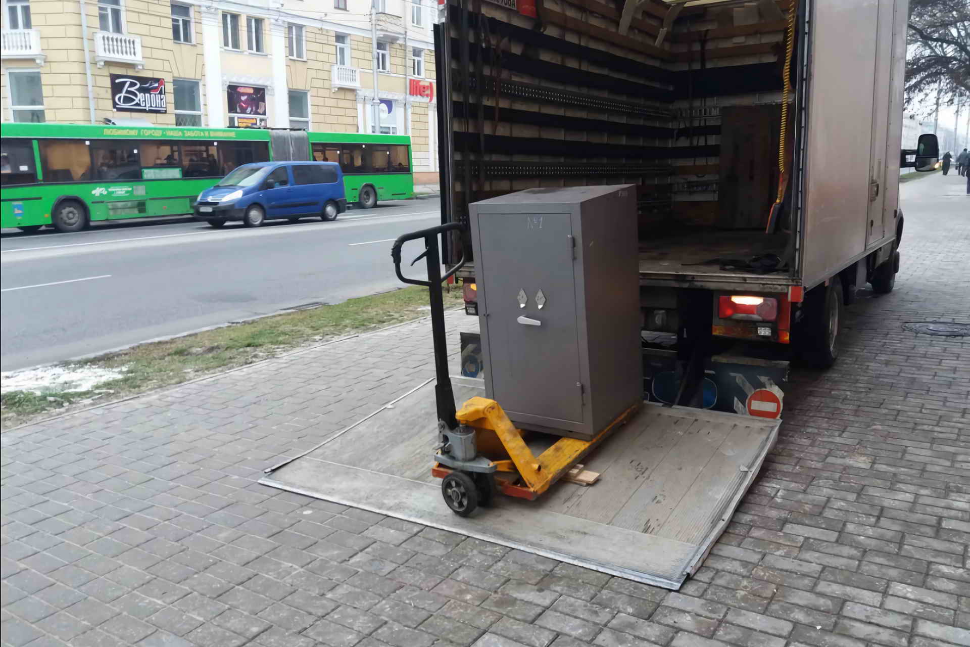 Условия доставки сейфов и металлической мебели по Краснодарскому краю Условия доставки сейфов и металлической мебели по Краснодарскому краю